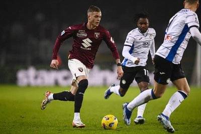 意甲焦点战：都灵主场迎战那不勒斯，保级与争冠的生死博弈